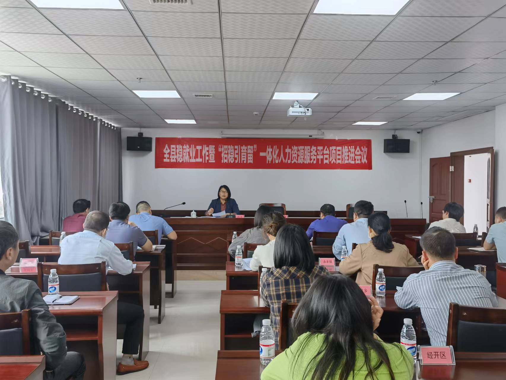 中智江西“招穩(wěn)引育留”一體化人力資源服務(wù)平臺(tái)項(xiàng)目推進(jìn)會(huì)議在贛州市興國(guó)縣順利召開(kāi)