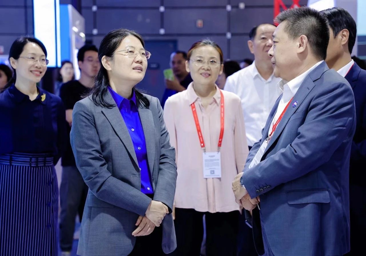 中智集團(tuán)出席2023世界制造業(yè)大會(huì)，安徽省副省長(zhǎng)任清華調(diào)研中智展臺(tái)